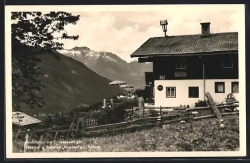 AK Neukirchen am Grossvenediger, Gasthof-Pension Buasen gegen Seekar, mit Gästen auf der Terrasse