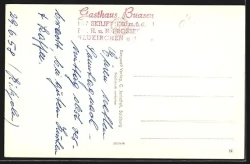 AK Neukirchen am Grossvenediger, Gasthof-Pension Buasen gegen Seekar, mit Gästen auf der Terrasse