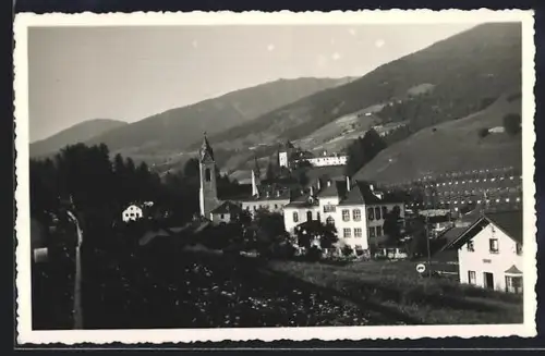 AK Matrei am Brenner, Teilansicht mit Turmgebäuden u. Bergpanorama