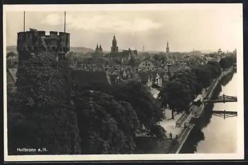 AK Heilbronn a. N., Stadtansicht mit Turm und Neckarufer