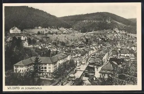 AK Wildbad im Schwarzwald, Ortsansicht mit Kurhäusern und umliegenden Bergen