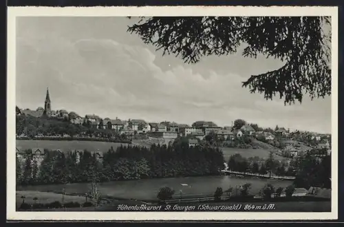 AK St. Georgen /Schwarzwald, Gesamtansicht, Kirche, Landschaft