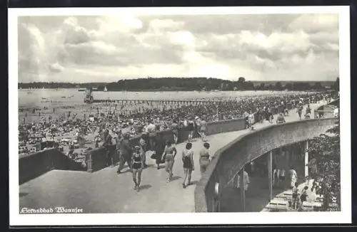 AK Berlin-Strandbad Wannsee, Strandpromenade, Badegäste, Steg