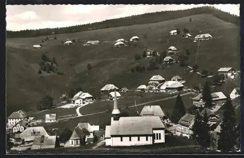 AK Muggenbrunn /Schwarzwald, Wintersporplatz, Ortsansicht