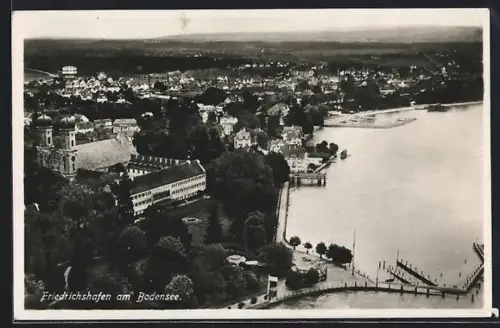 AK Friedrichshafen am Bodensee, Uferpromenade und Stadtansicht