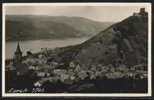 AK Lorch a. Rh., Stadtansicht mit Kirche und Burgruine
