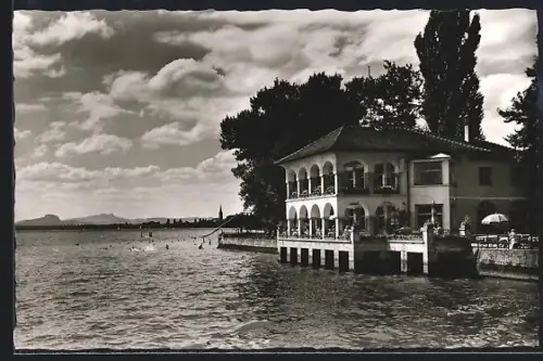 AK Radolfzell am Bodensee, Strandcafé Mettnau mit Hegaubergen