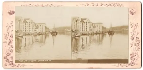 Stereo-Fotografie unbekannter Fotograf, Ansicht Stavnaes, Häuser am Wasser