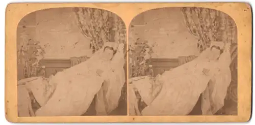 Stereo-Fotografie F. G. Weller, Littleton / N.H., Sleeping I dream Love, Frau im Hochzeitskleid schläft wie eine Tote