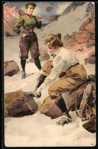 AK Bergsteigerinnen schnallen sich Spikes unter die Schuhe