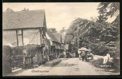 AK Chiddingstone, Strassenpartie mit Pferdewagen