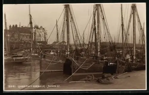 AK Lowestoft, Harbour