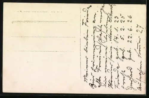 Foto-AK Kinder mit Teddy auf einem Hof, 1927