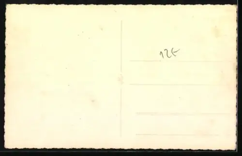 Foto-AK Kleines Mädchen spielt mit Puppen