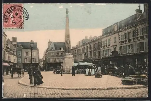 AK Chartres, La Place Marceau animée avec marché et obélisque