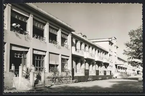 AK Dreux, Clinique Laennec, Sanatorium, vue extérieure des bâtiments principaux