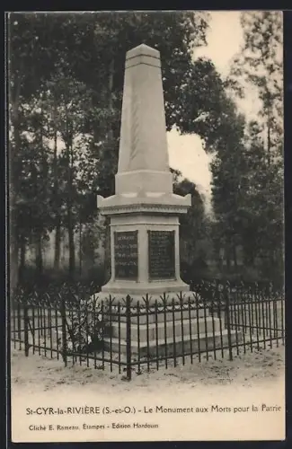 AK St-Cyr-la-Rivière /S.-et-O., Le Monument aux Morts pour la Patrie