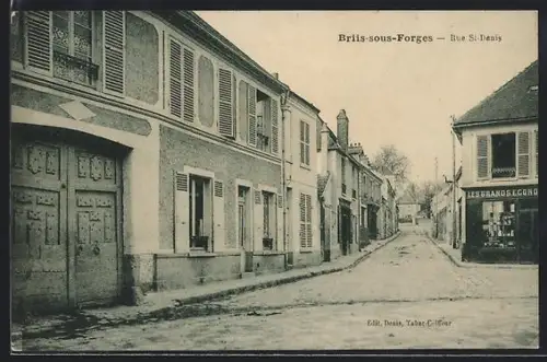 AK Brilis-sous-Forges, Rue St-Denis avec commerces et maisons d`époque