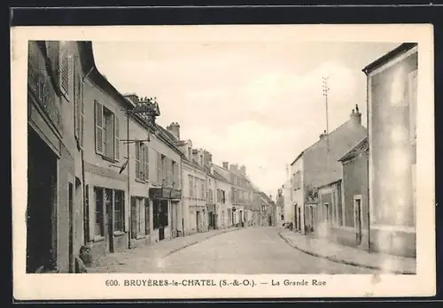 AK Bruyères-le-Châtel /S.-&-O., La Grande Rue