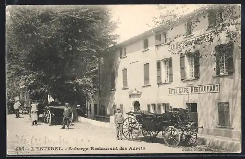 AK L`Estérel, Auberge-Restaurant des Adrets avec calèche et passants
