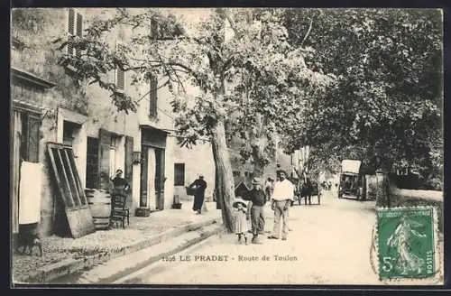 AK Le Pradet, Route de Toulon avec passants et calèche
