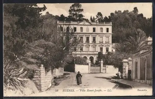 AK Hyères, Villa Henri-Joseph et allée bordée d`arbres