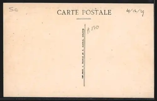 AK Les Salins-d`Hyères /Var, Quartier Pentagone, rue avec maisons et habitants