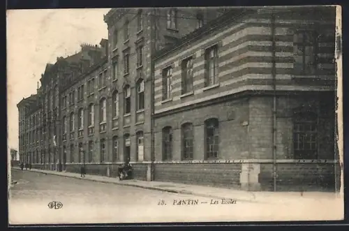 AK Pantin, Les Écoles