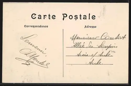 AK Villemomble, Avenue Outrebon animée avec habitants et bâtiments