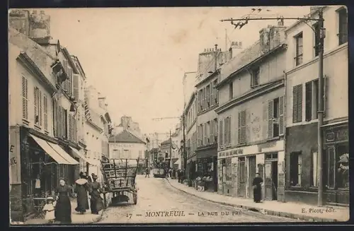AK Montreuil, La rue du Pré avec tramway