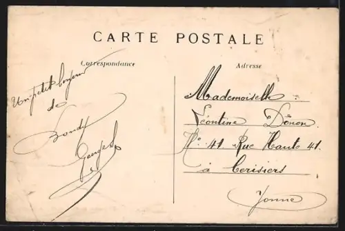 AK Bondy, Rue des Écoles avec bâtiments et groupe de personnes