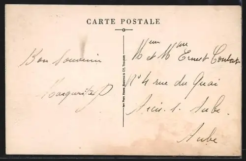 AK Noisy-le-Sec, Rue du Brément animée avec passants et maisons anciennes