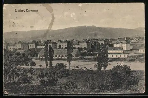 AK Lahr / Baden, Kasernen aus der Ferne gesehen