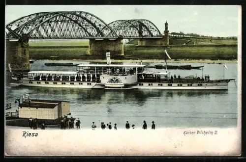 AK Riesa, Elbe-Dampfer Kaiser Wilhelm II. unter der Brücke