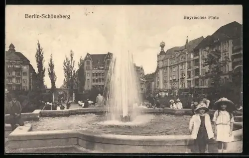AK Berlin-Schöneberg, Bayrischer Platz, Brunnen, Wohnhäuser