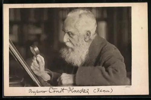 AK Forscher Ernst Haeckel mit einer Lupe