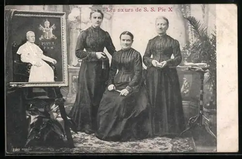 AK Die Schwestern von Papst Pius X. vor seinem Bild