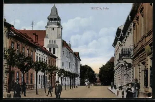 AK Theresienstadt / Terezin, Strassenpartie mit Postgebäude
