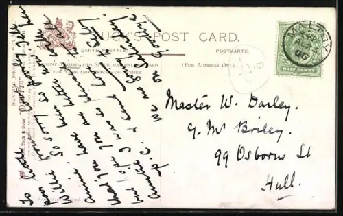 AK Jäger bei der Treibjagd vor einem Fluss abwartend mit Hunden