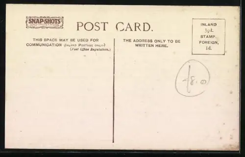 AK Golfspieler suchen den Golfball und werden dabei von einer schönen Frau abgelenkt