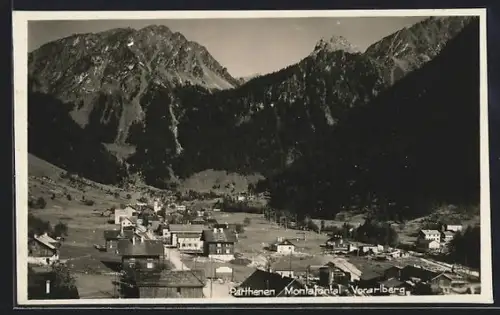 AK Partenen /Montafontal, Strassenpartie mit Bergen