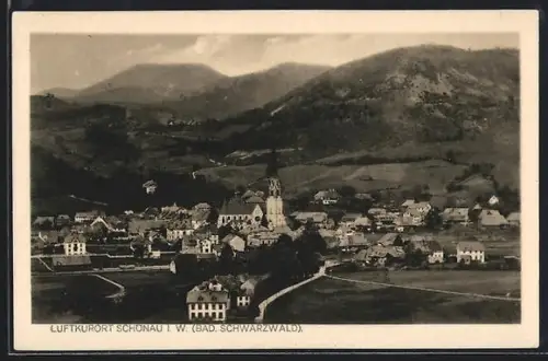 AK Schönau / Schwarzwald, Ortsansicht mit Kirche und umliegenden Bergen