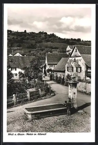 AK Weil am Rhein, Strasse in Altweil mit Brunnen