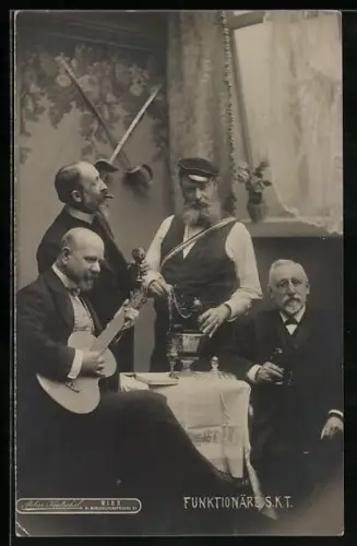 AK Studentische Funktionäre musizieren und trinken gemeinsam