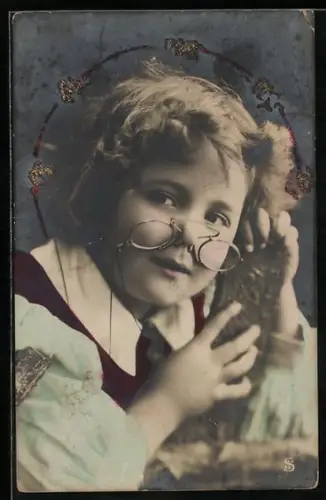 Foto-AK L.J. & F.F.: 2199 /2, Junge mit Brille porträtiert