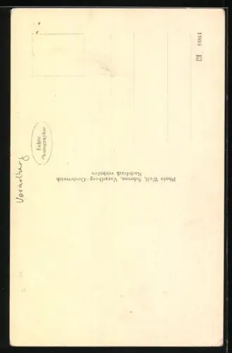 AK Junge Männer und Frauen tragen Montafoner Trachten