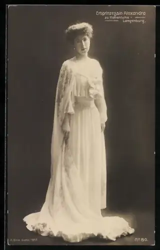 AK Portrait Erbprinzessin Alexandra zu Hohenlohe-Langenburg im weissen Kleid
