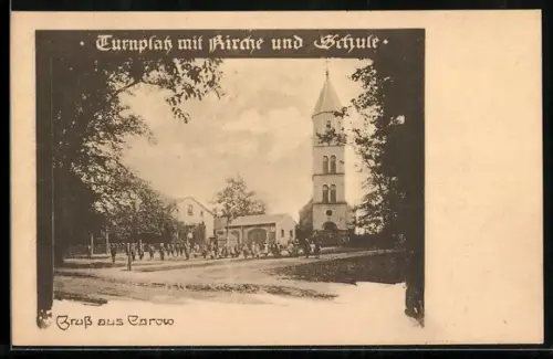AK Berlin-Karow, Turnplatz mit Kirche und Schule, Kindergruppe