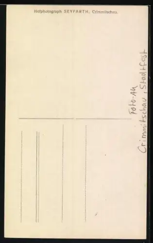 Foto-AK Crimmitschau, Stadtfest, Strassenpartie mit Torbogen / Brücke, Haus Neue Welt, Fahnen