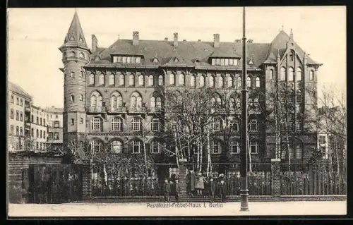 AK Berlin-Schöneberg, Pestalozzi-Fröbel-Haus mit Kindergruppe